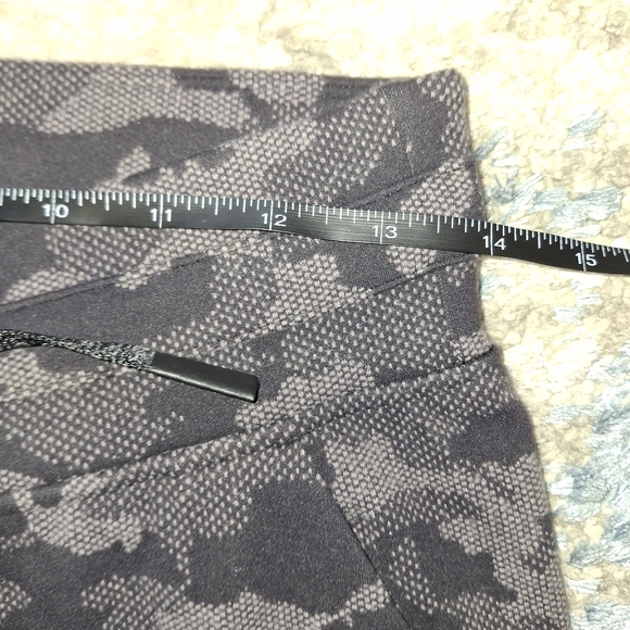 Lululemon Scuba High-Rise Jogger 7/8 Length Heritage 365 Camo Deep Coal Multi - Picture 7 of 11
